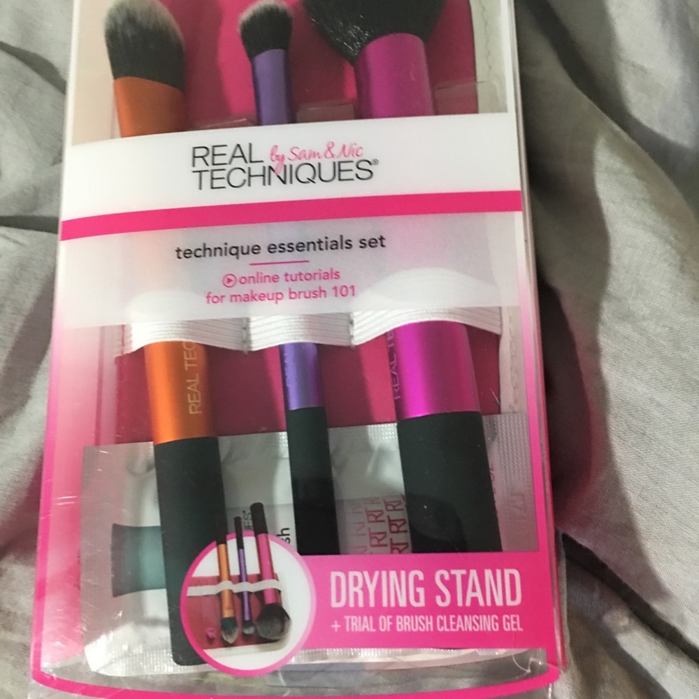 Real techniques set of brushes